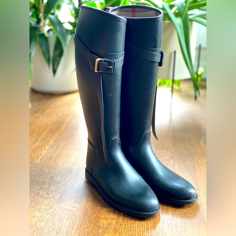Burberry Equestrian Rain Boots Size 40